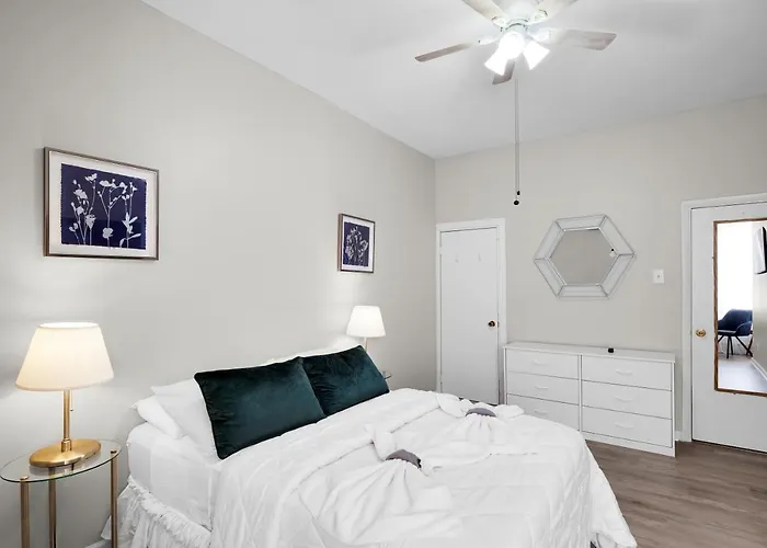 Lovely 2Br In Univ City